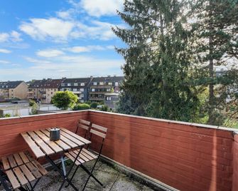 Design Luxus, Vollausstattung, 2 min Hbf Duisburg, beste Betten, 2 55' TV, Netflix, W24 - Duisburg - Balcony