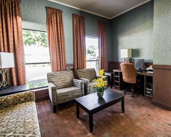 Quality Inn near Blue Spring - Orange City - Living room