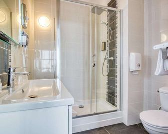Hotel Le Berry Saint-Nazaire - Saint-Nazaire - Banheiro