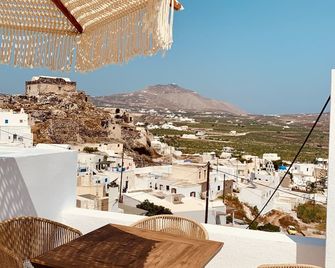 White Curves - Akrotiri - Balcony