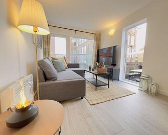 CanaryWharf Apartments by Sleepy - London - Living room
