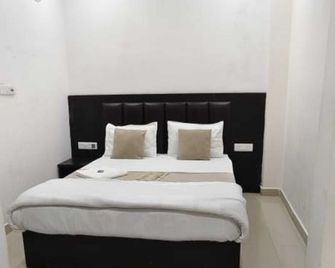 Hotel Sri Kishan Kripa Inn - Prayagraj - Bedroom
