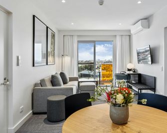 Quest Watergardens - Taylors Lakes - Wohnzimmer