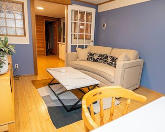 3 Bedroom Gardenside Downtown Home - Whitehorse