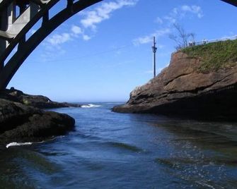 Four Winds Motel - Depoe Bay