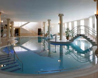 布里斯托爾喬治之家酒店 - 卡羅維發利 - 游泳池