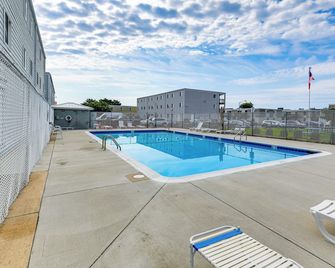 1 Mi to Jolly Roger Condo with Pool in Ocean City! - Ocean City - Pool
