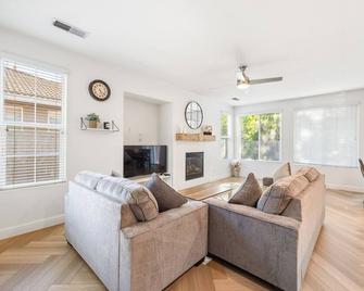 Cozy & Contemporary Sacramento Gateaway - Sacramento - Salon