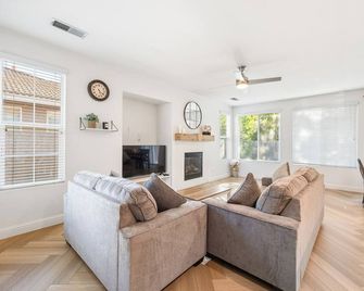 Cozy & Contemporary Sacramento Gateaway - Sacramento - Vardagsrum