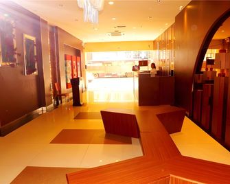 V8 Xilang Hotel - Guangzhou - Front desk