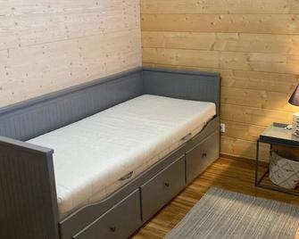 Cozy wooden house on the airpark. Quiet location and family-friendly - Lärz - Soveværelse