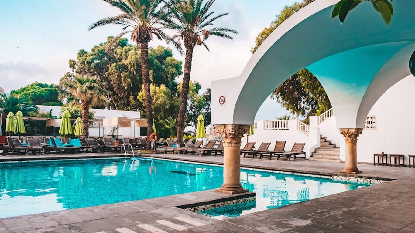 ذا أورانجرز بيتش ريزورت آند بونجالوز - شامل جميع الخدمات