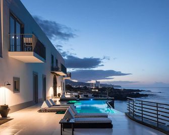 وايت إكسكلوسيف سويت آند فيلاز - بونتا ديلغادا - حوض السباحة