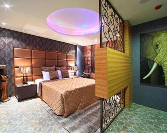 Rainbow Forest Motel - Changhua City - Bedroom