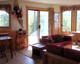Christmas Mt. Condo with Mt. Washington Views adjacent to Storyland - Bartlett - Living room