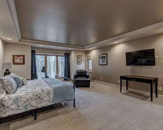 Black Hills Nature Retreat, Centrally Located - Keystone - Bedroom