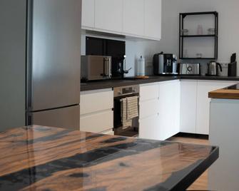 Quiet, exclusively furnished apartment, centrally located in the city. - Rheinbach - Kitchen