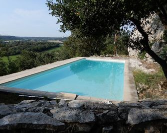 mas en Pleine Guarrigue à 25 min D'uzès - Lussan - Piscina