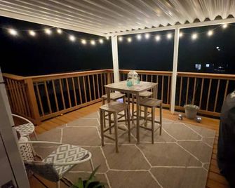 Private, Cozy, Clean 4 Bedroom Home in Morristown. WiFi, AC, close to downtown. - Morristown - Balkon