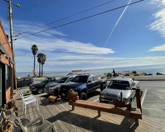 Beautiful beachfront home with unobstructed ocean views - Santa Cruz