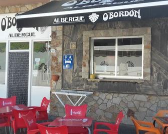 Albergue O Bordón - Cee - Patio