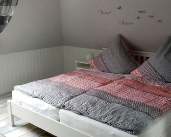 Lovingly furnished apartment is looking forward to young and old guests. - Friedeburg - Habitación