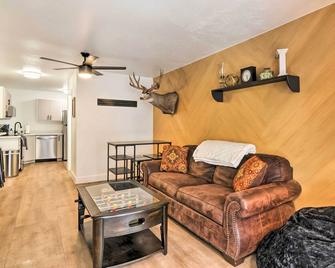The Cottages Ski-InandSki-Out Condo at Eagle Point! - Beaver - Obývací pokoj