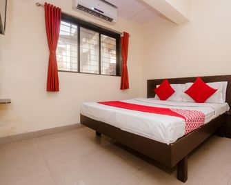 Hotel O Diplomat - Nala Sopāra - Bedroom