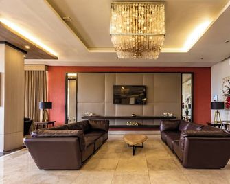 Splendido Hotel - טאגיטאי - טרקלין