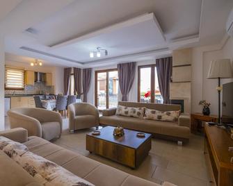 無限之地蛋白石別墅 - 費特希耶 - 客廳