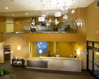 Holiday Inn Express & Suites Pocatello - Pocatello - Lobby