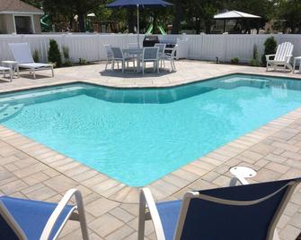 Meticulously Kept Townhouse Overlooking Chelsea Park - Stone Harbor - Pool