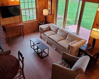 Ronnoco Farm-Charming Brownsville/West Windsor, VT cottage - Brownsville - Sala de estar
