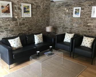 Two bedroom stone cottage near Dartmoor and Devon beaches - Ashburton - Living room
