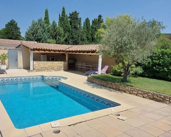 For succeeded holidays, quiet villa, pool, summer kitchen, sun of the south - Vénéjan - Piscina