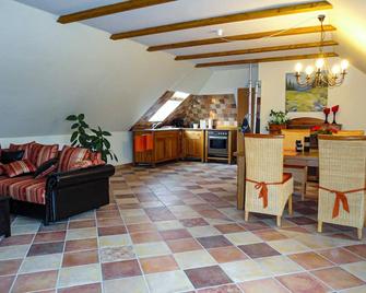 Mediterranean apartment in the meadow arch - Apartment - Malchow - Wohnzimmer