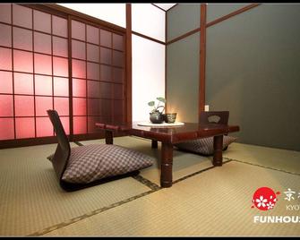 Funhouse Kaori - Mukō - Dining room