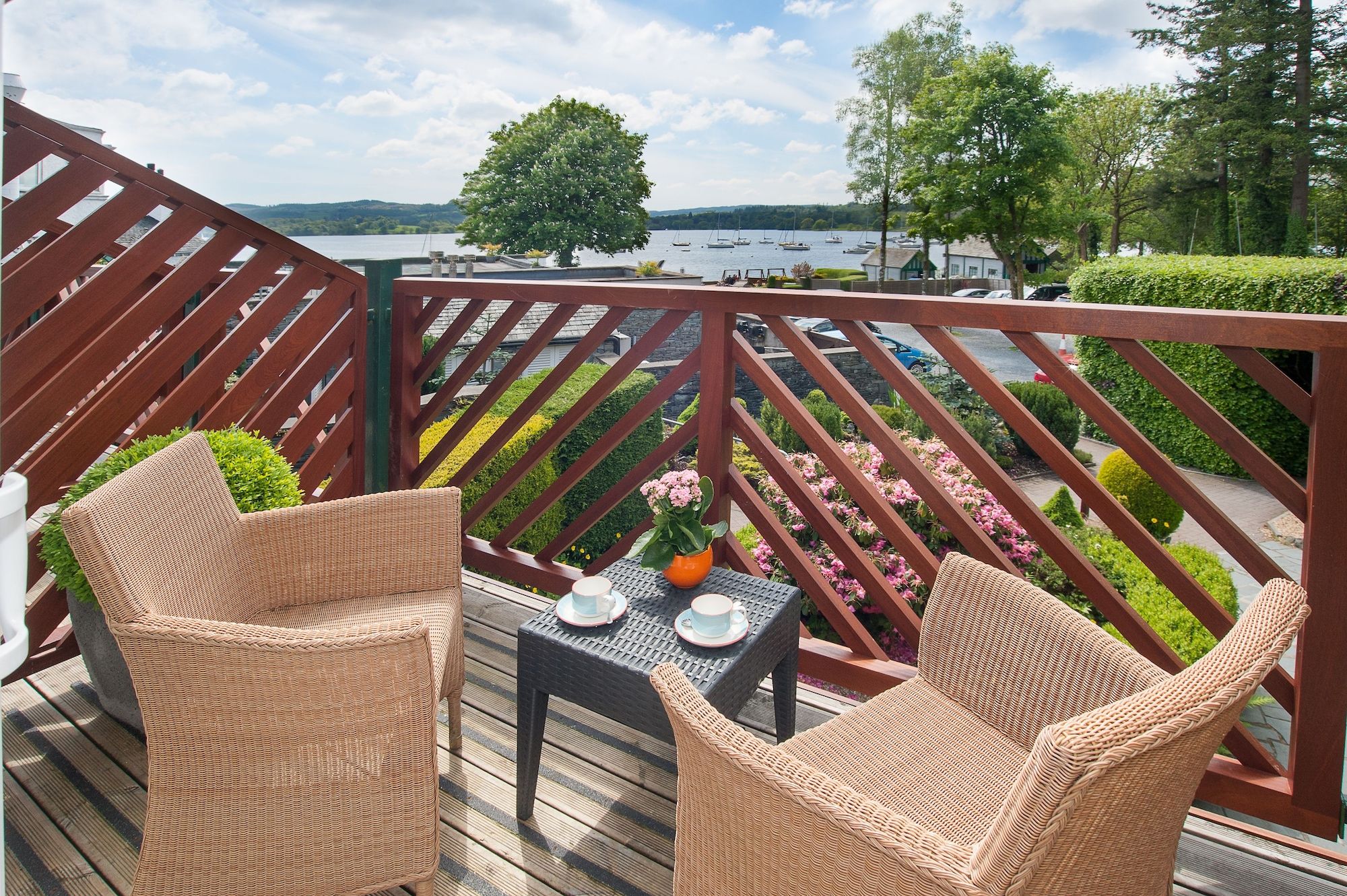 واتريدج إن - ذا إن كوليكشن جروب