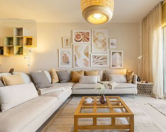 Something special in Chalkida - 300 m from the seafront - Chalcis - Living room