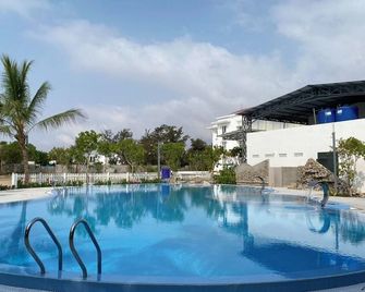 Viet Huong Hotel - Tuy Phong - Piscina