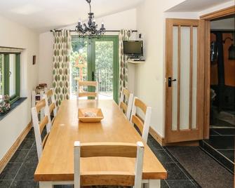 Trewrach Cottage - Newport - Eetruimte