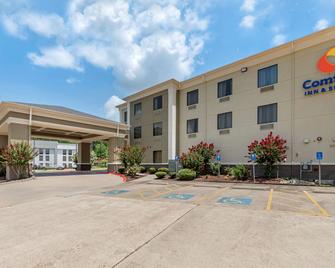 Comfort Inn & Suites - El Dorado - Edificio