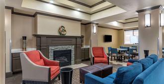 Comfort Inn & Suites - El Dorado - Living room