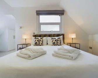Seaside Escape Retreat in Westcliff-on-Sea - Westcliff-on-Sea - Bedroom