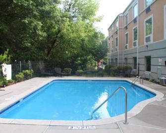 Jamestown inn & Suites - Riverdale