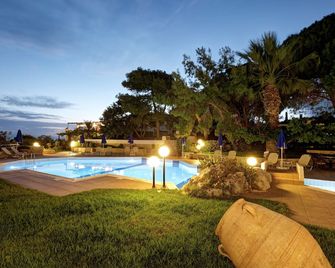 Alianthos Suites - La Canea - Piscina