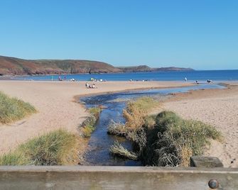 'Le Chalet' 2 bedroom sleeps 5 short walk to beach - Pembroke - Strand