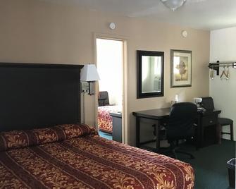 Town House Motel - Weed - Bedroom