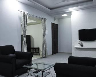 Ideal home - Luxury in itself - Kolhapur - Вітальня