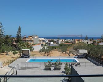 Limi Deluxe Suites - Kokkini Hani - Piscina